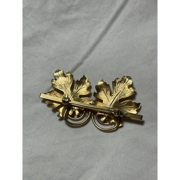 Vintage Brushed Gold Spiral Design Double Leaf Faux Pearl Brooch - Picture 3 of 11